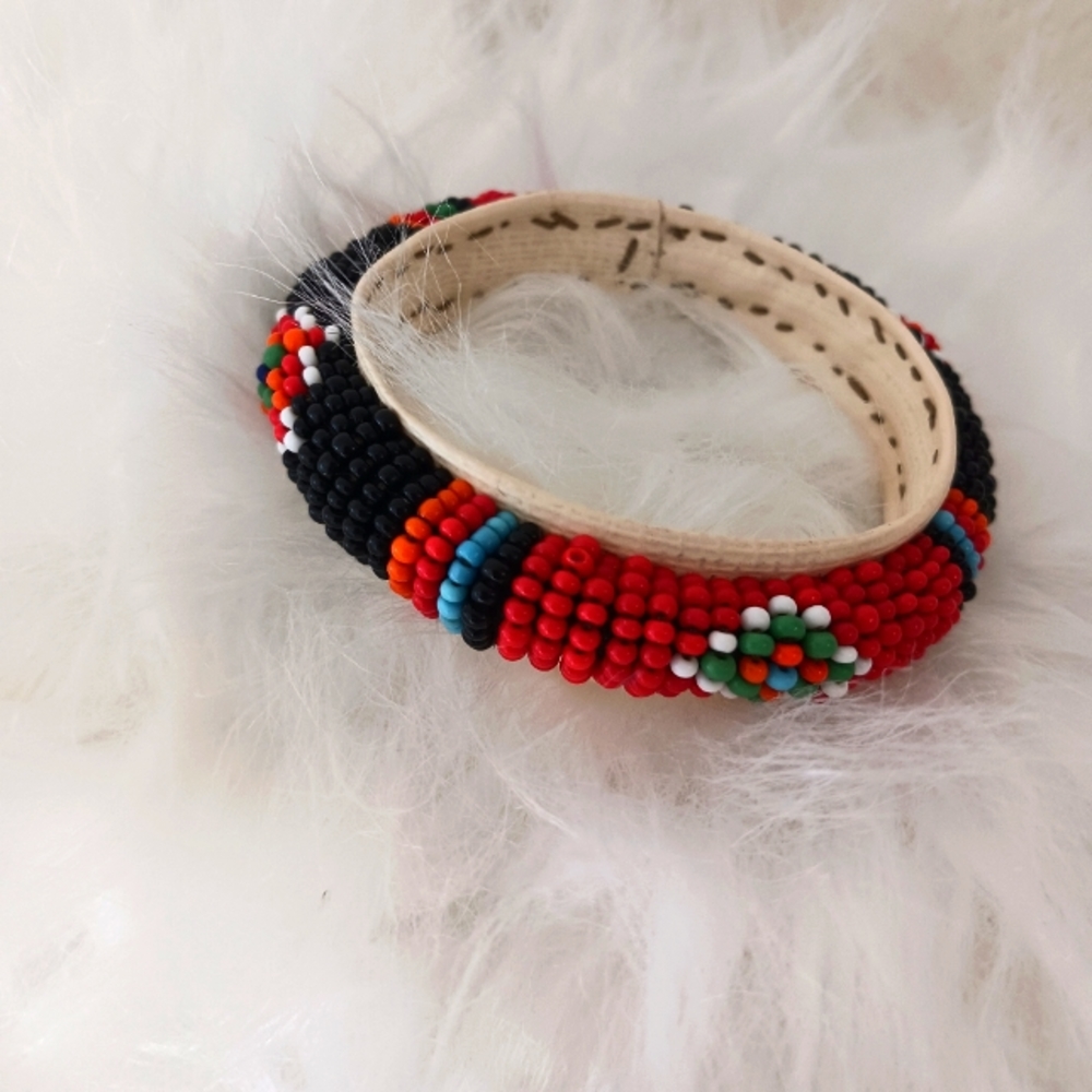 Seedbeed bracelet made by an Alaskan